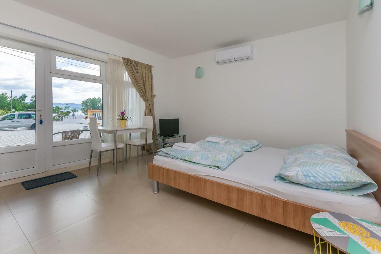 Apartments Villa Aquamarine Дуче Экстерьер фото
