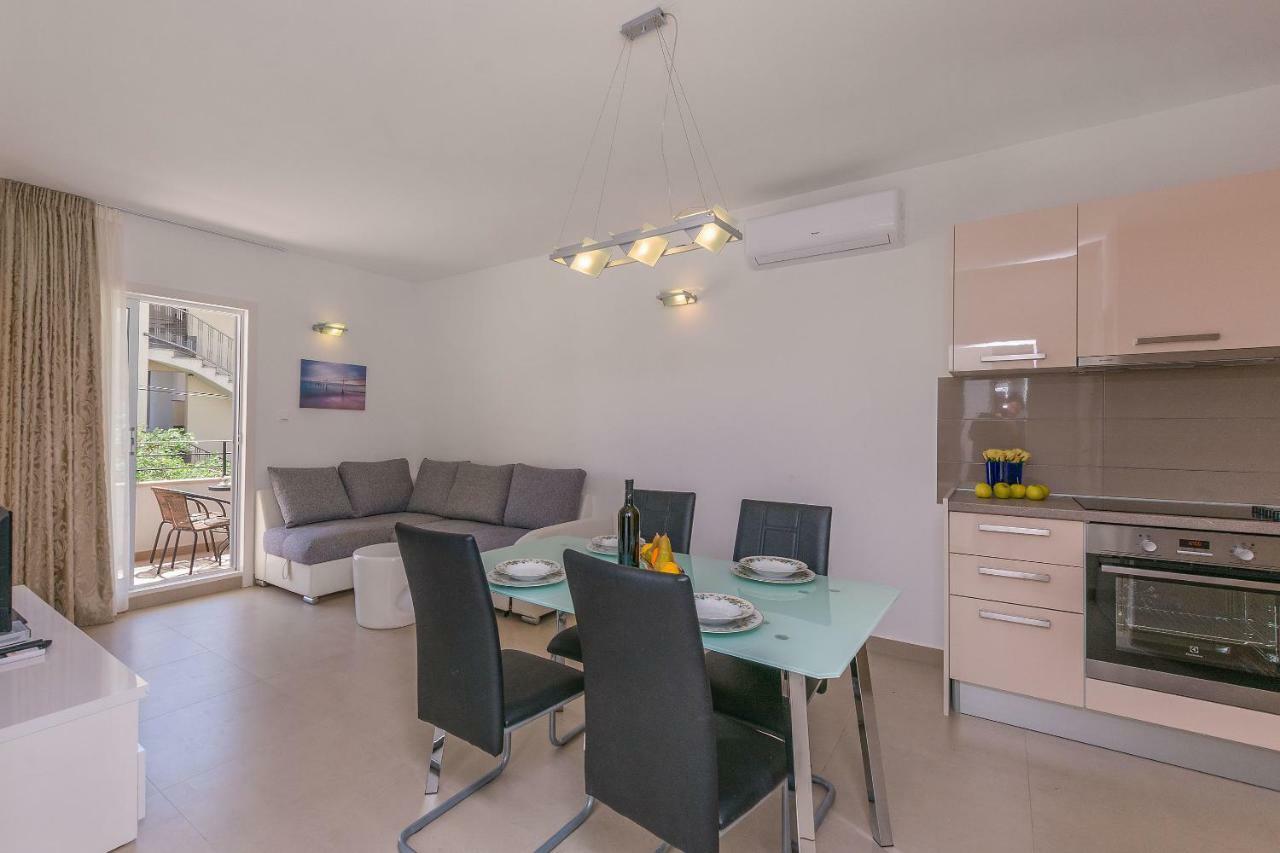 Apartments Villa Aquamarine Дуче Экстерьер фото