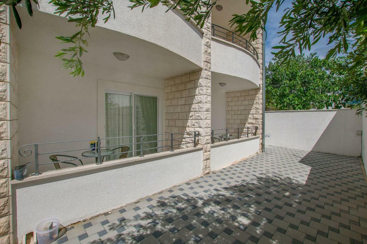 Apartments Villa Aquamarine Дуче Экстерьер фото